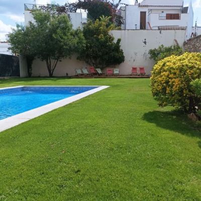 Photo by La Mediterrània on April 26, 2024. May be an image of grass and pool.