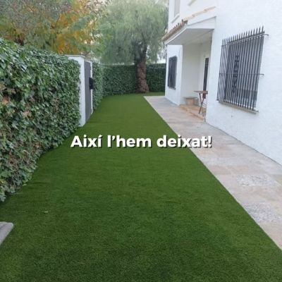 🌿 Amb gespa artificial, podràs gaudir d’un jardí sempre verd sense necessitat de regar, tallar o preocupar-te per les males herbes. #gespaartificial #serveijardineria #jardiners #jardin